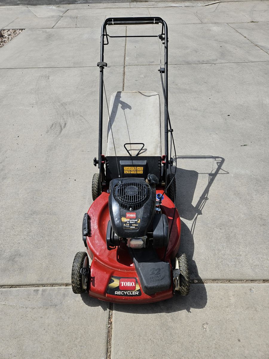 Toro 22-in Self-Propelled Recycler Lawn Mower