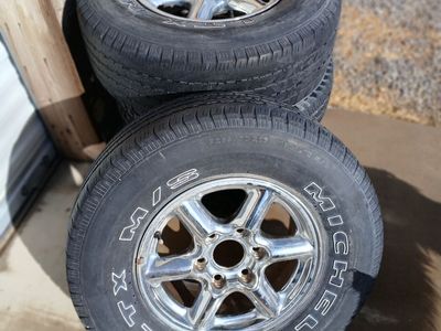 1999-2000 Cadillac Escalade Rims and Tires
