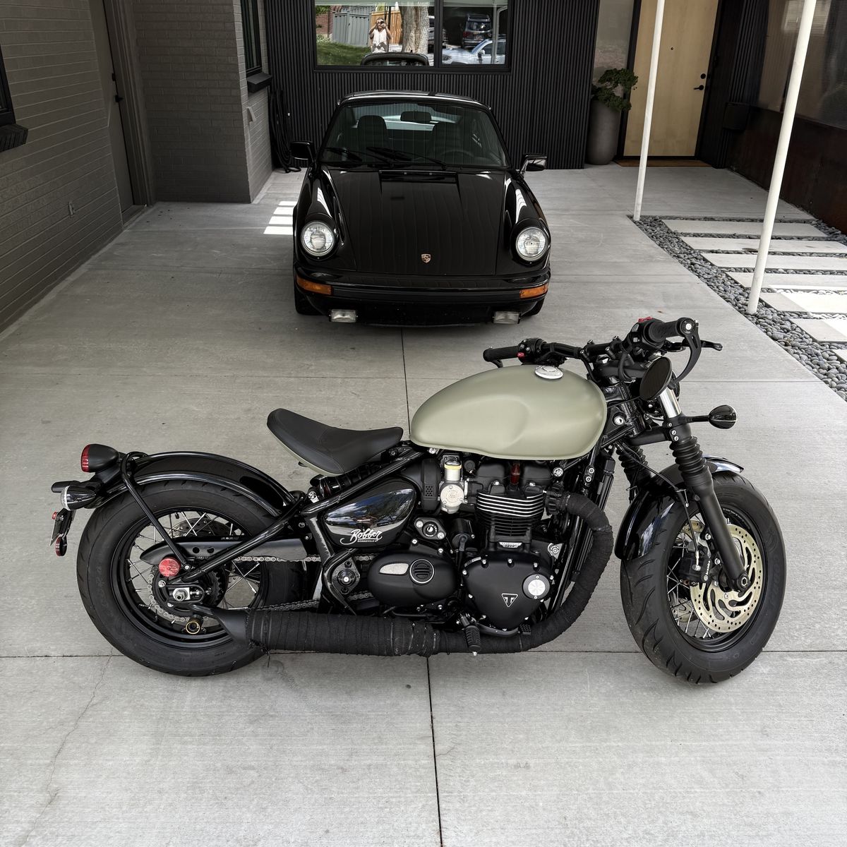 Triumph Bonneville Bobber Custom Black Desert