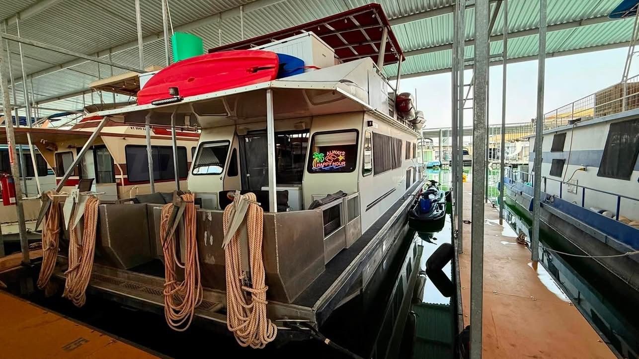 Halls Crossing 2000 MYACHT Houseboat with slip