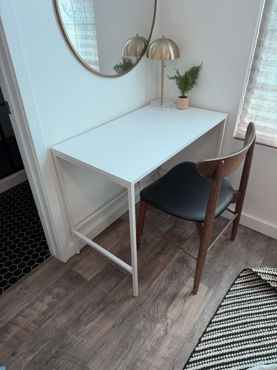 White Desk/Vanity