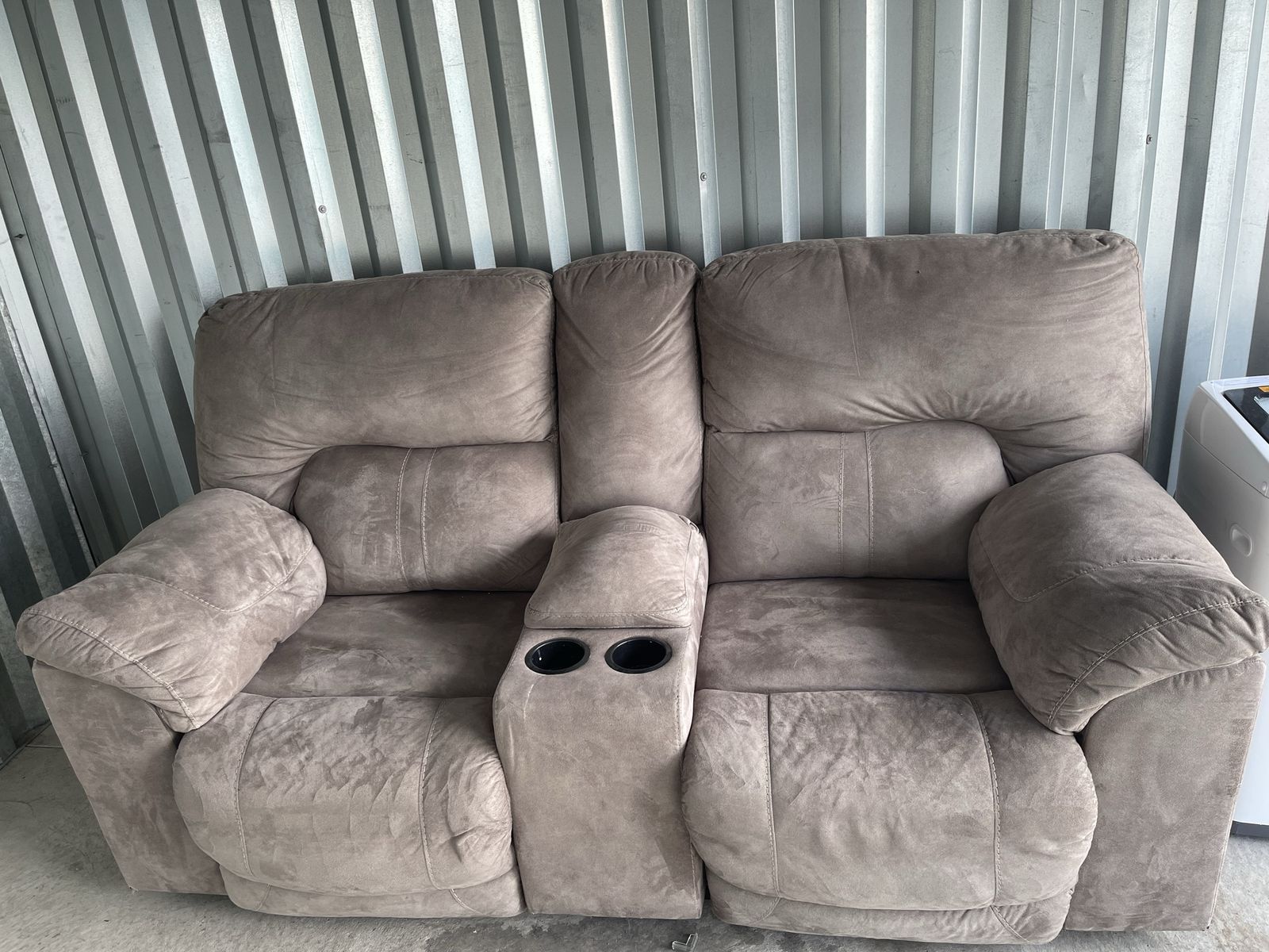 Reclining Loveseat with Center Console and Cup Holders