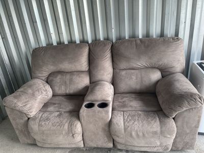 Reclining Loveseat with Center Console and Cup Holders
