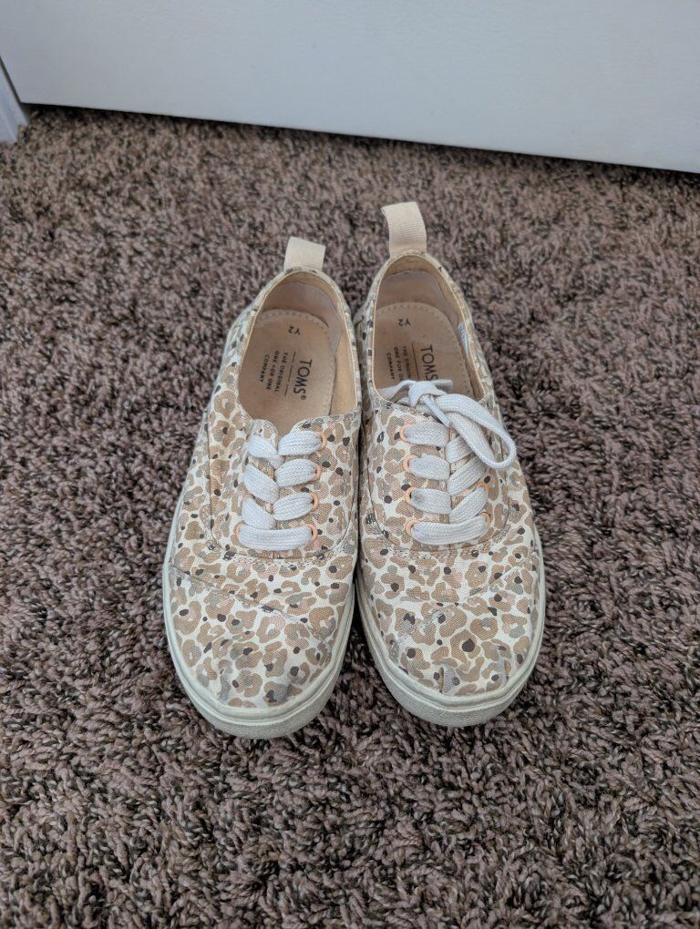 Girl's Toms shoes size 2