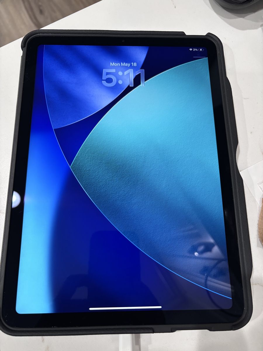Apple iPad Air (5th Gen) 256GB Wi-Fi Blue with Case & Active Stylus Pen (Like New)