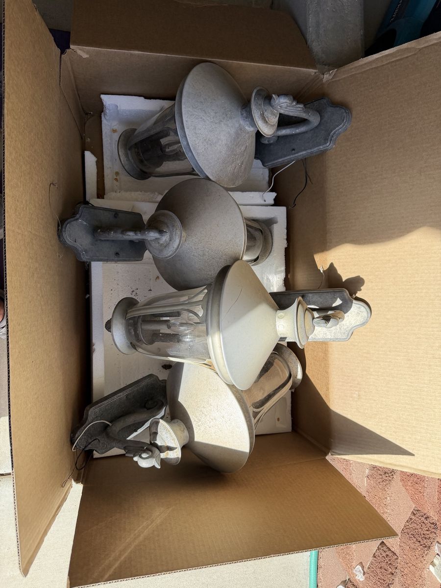 4-Silver Wall Hangng Lights Working With Mounting