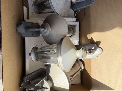 4-Silver Wall Hangng Lights Working With Mounting