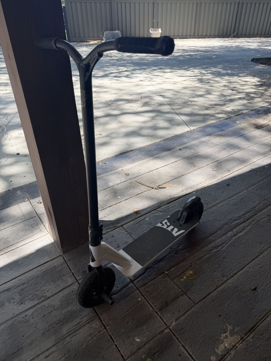 Envy ATS Pro off-road s2 Scooter - White & Black - Great Condition