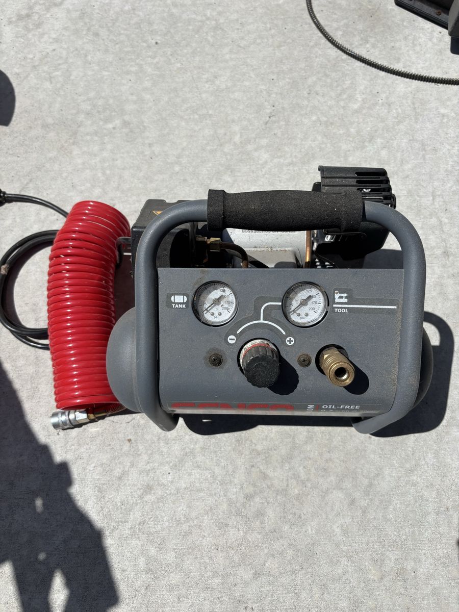 Senco PC1343 1 Gallon Oil-Free Portable Air Compressor 1/2 HP