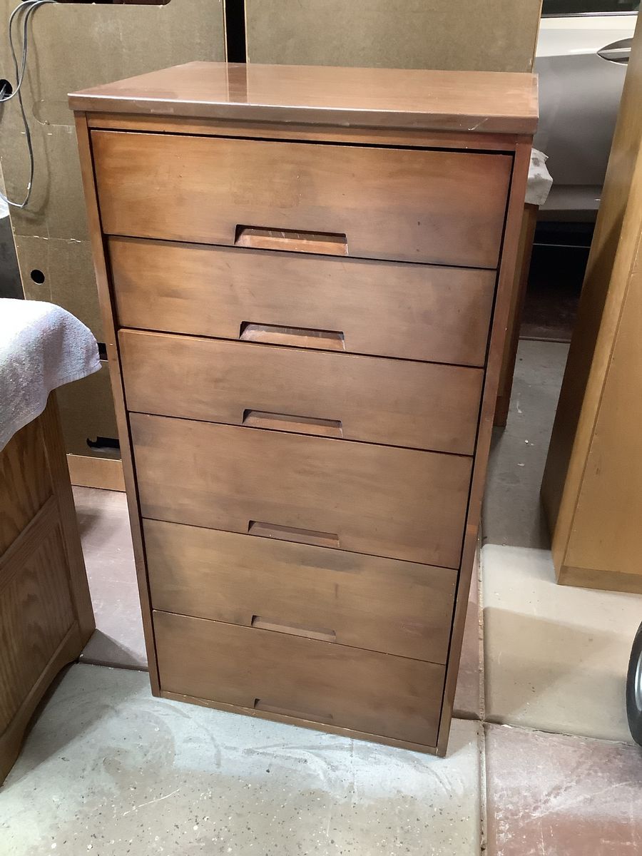 Very Solid 6 Drawer Dresser