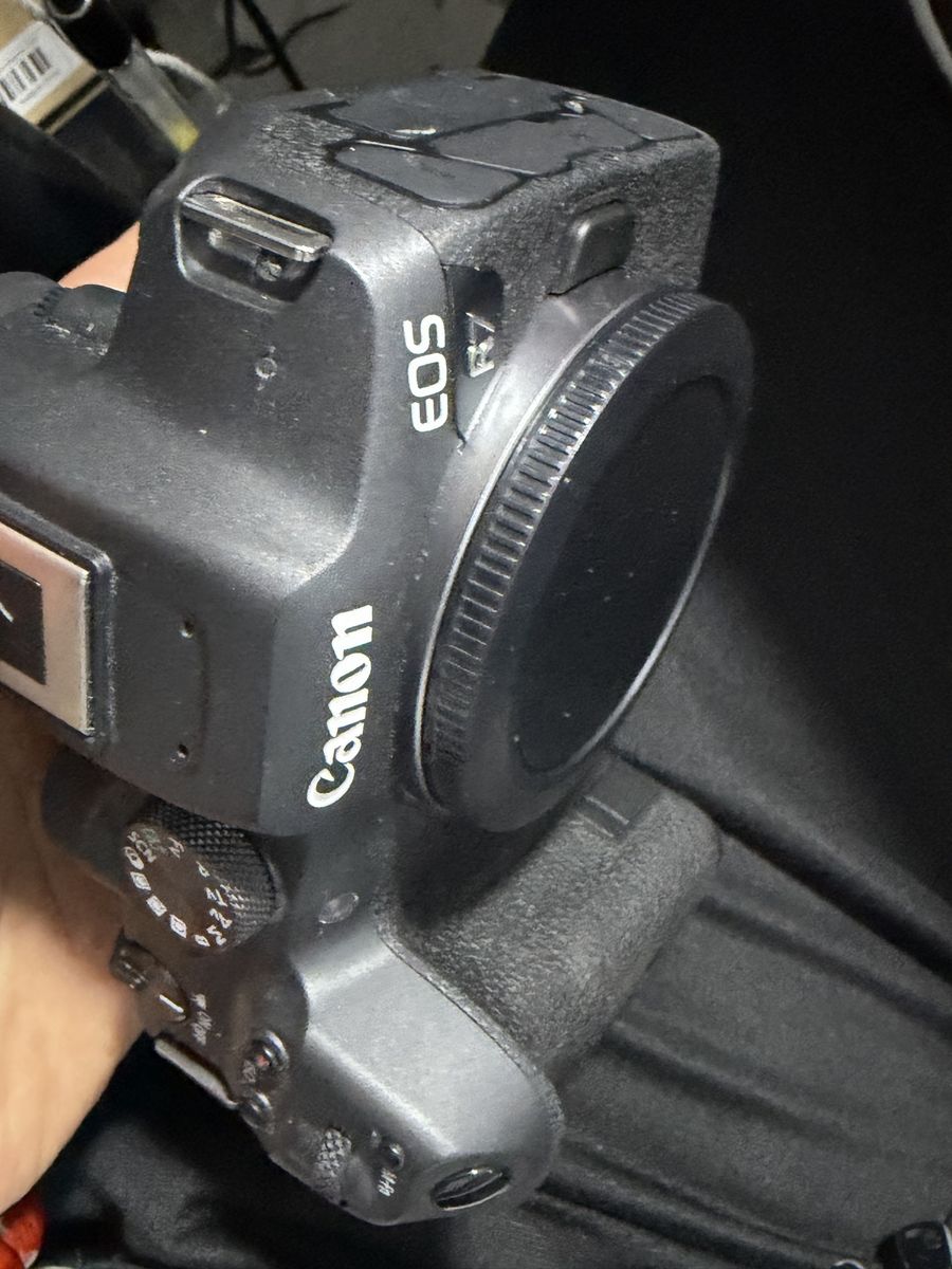 R7 5k shots, w 2 lenses, pls look at photos.