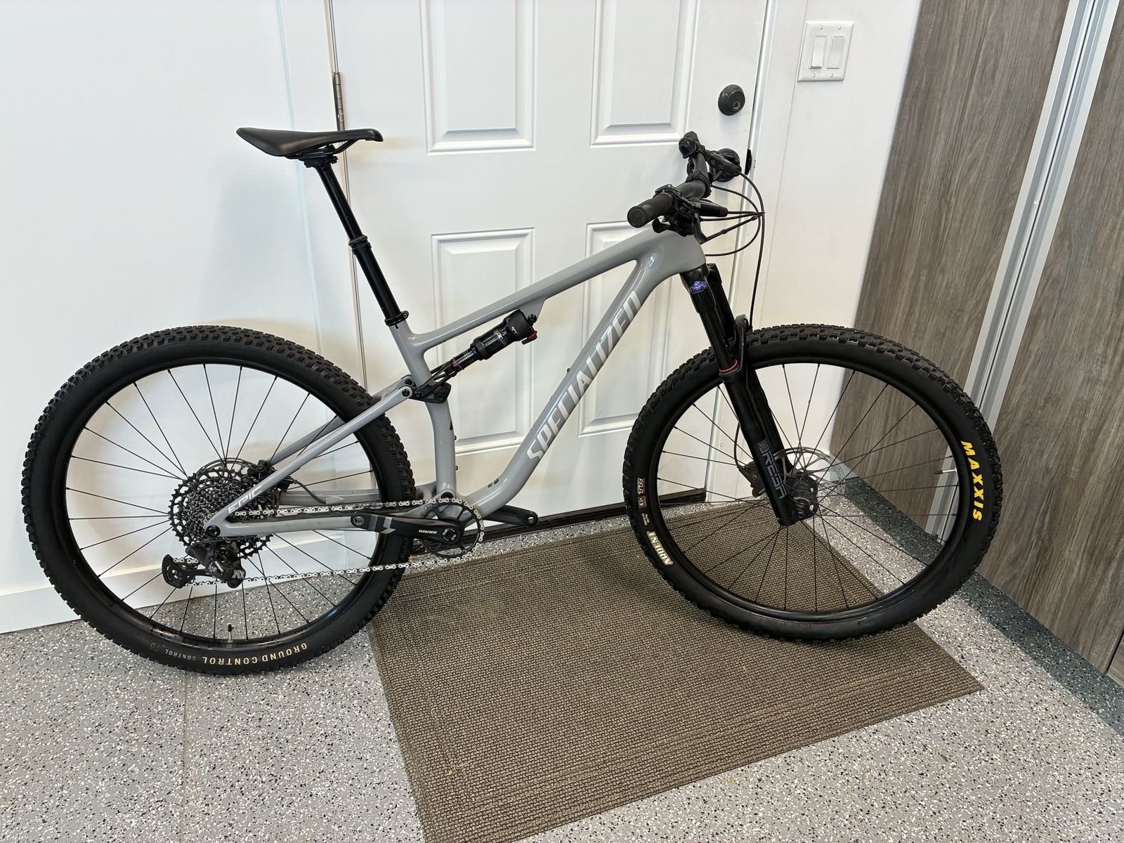 Specialized Epic EVO Mountain Bike - Medium.  Full Suspension, SRAM NX Eagle Drivetrain