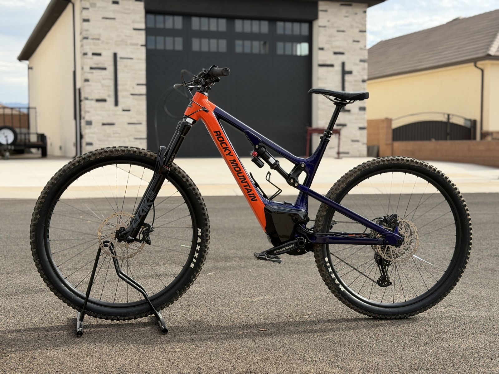 Rocky Mountain Instinct Powerplay Alloy 30 29" Full Suspension E-MT
