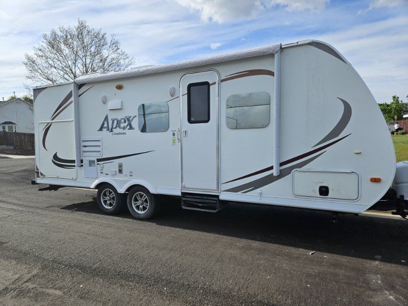 2013 apex coachman travel trailer