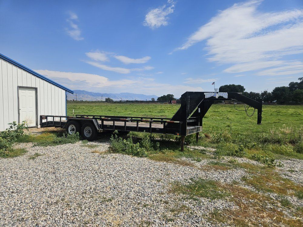 24' Texas Bragg gooseneck trailer.