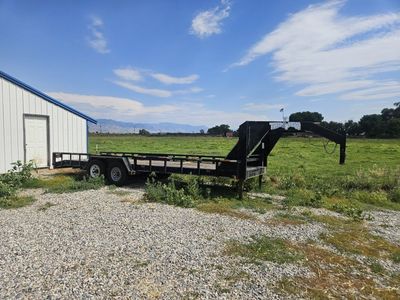 24' Texas Bragg gooseneck trailer.