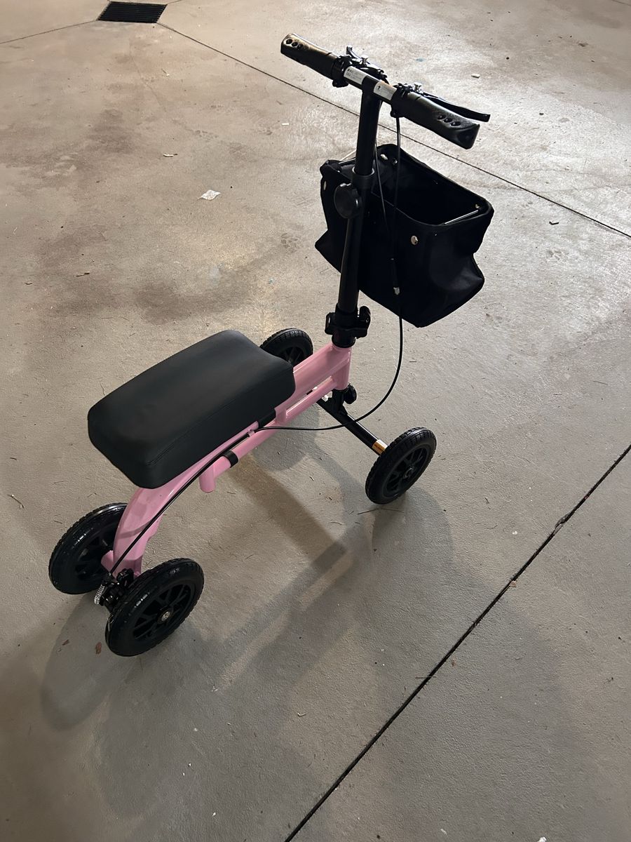 Knee scooter
