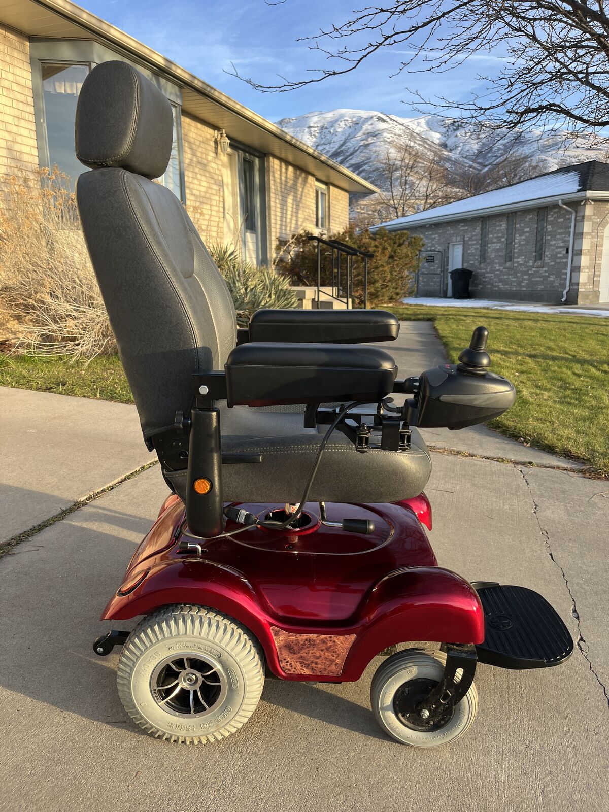 Power Wheelchair –Merits MP3C- Very Low Use, BRAND NEW Batteries, Charger Included