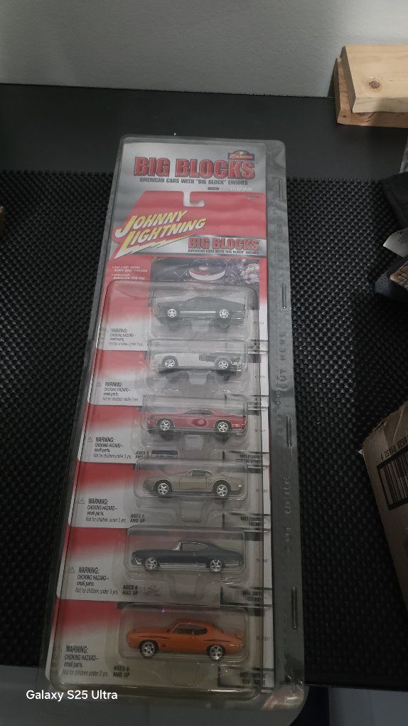 johnny lightning six pack