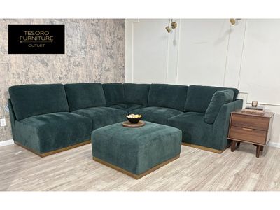 NEW GREEN HENREDON MODULAR SECTIONAL WE OFFER DELIVERY