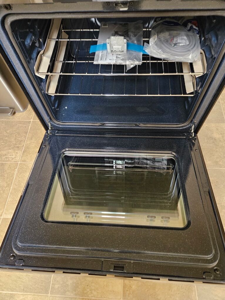 Samsung 6.3 CU. FT Smart Rapid Heat induction Rang