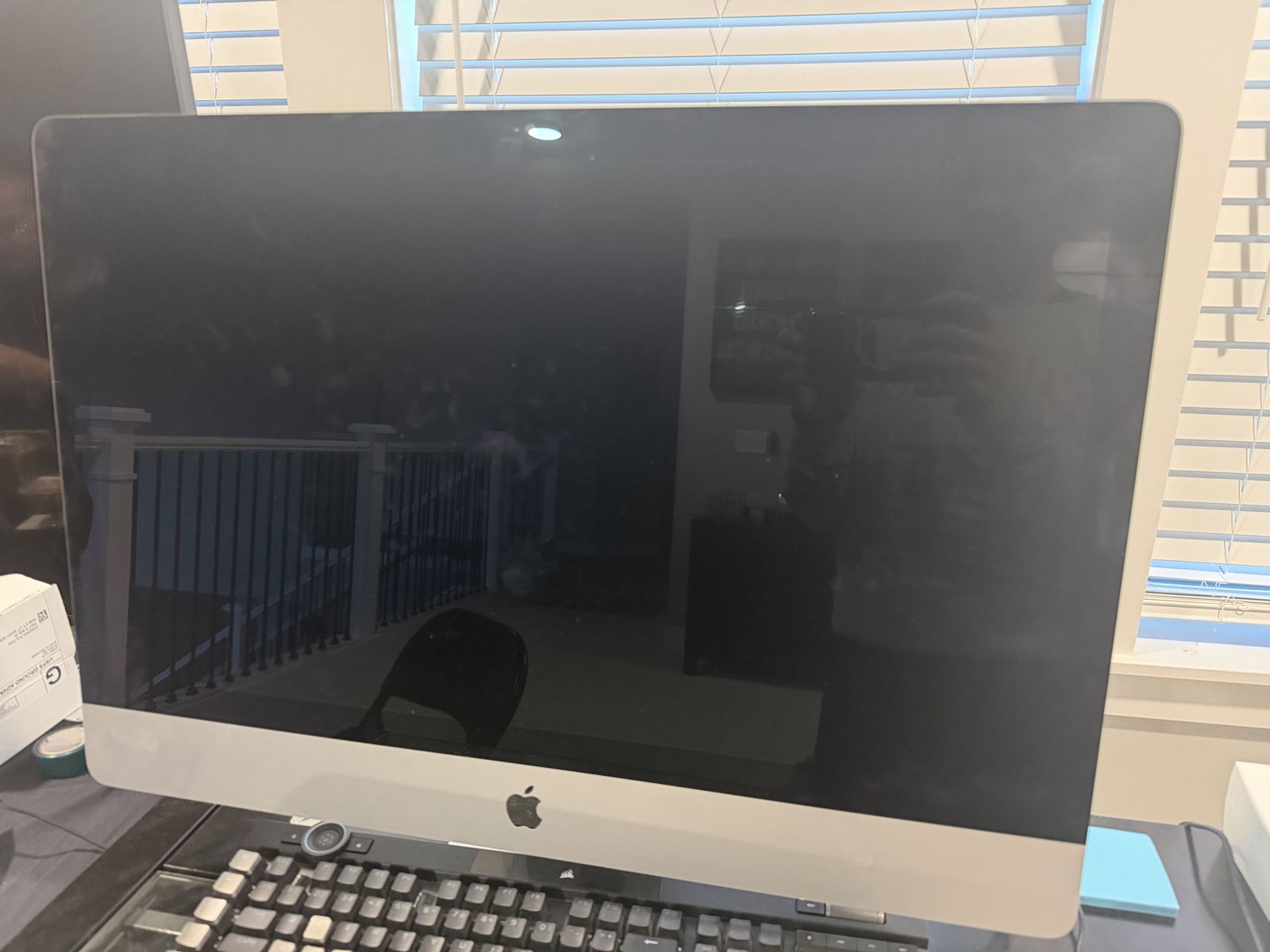 iMac Retina 5K, 27inch, 2017. Mac, mouse, keyboard