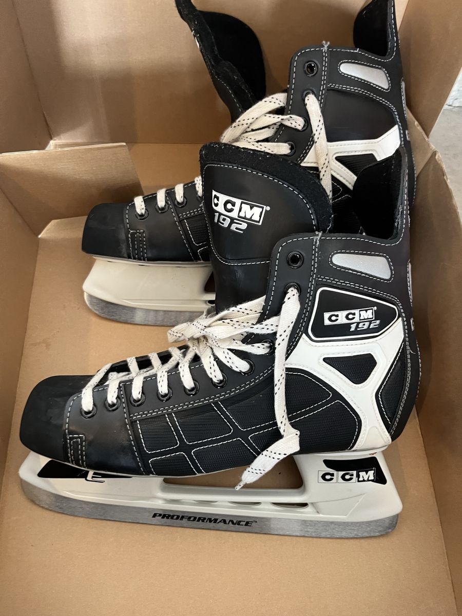 CCM 192 Proformance Ice Hockey Skates Black/White Skate Size 11