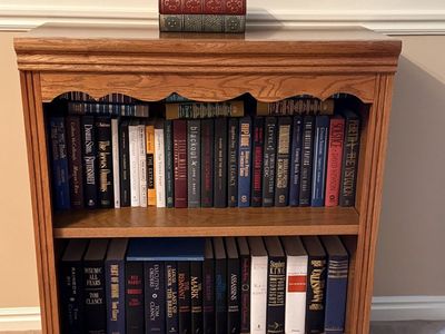 Oak Wood Bookshelf 2-Tier Scalloped Edge Bookcase Media Storage Display Shelf