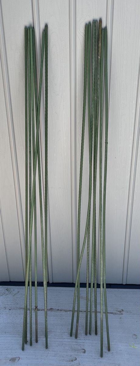 4 ft Garden stakes