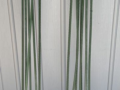 4 ft Garden stakes