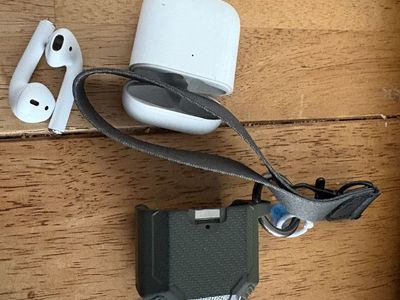 AirPods gen 2 +case & lanyard