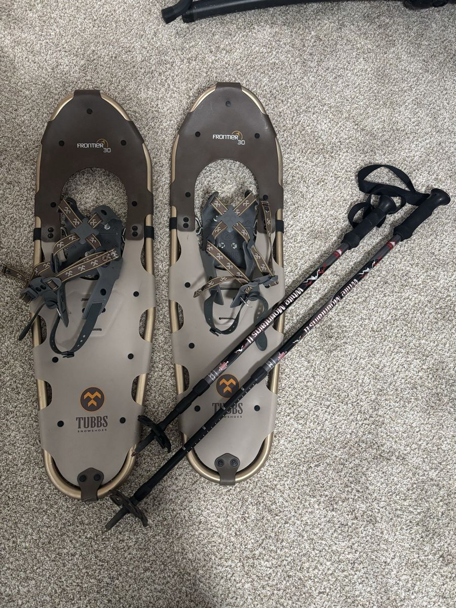 Tubbs Frontier 30 Snowshoes with Winter Mountain Poles - Excellent Condition, Ready for Trails