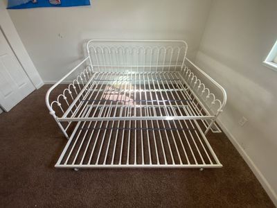 Metal Daybed with Trundle