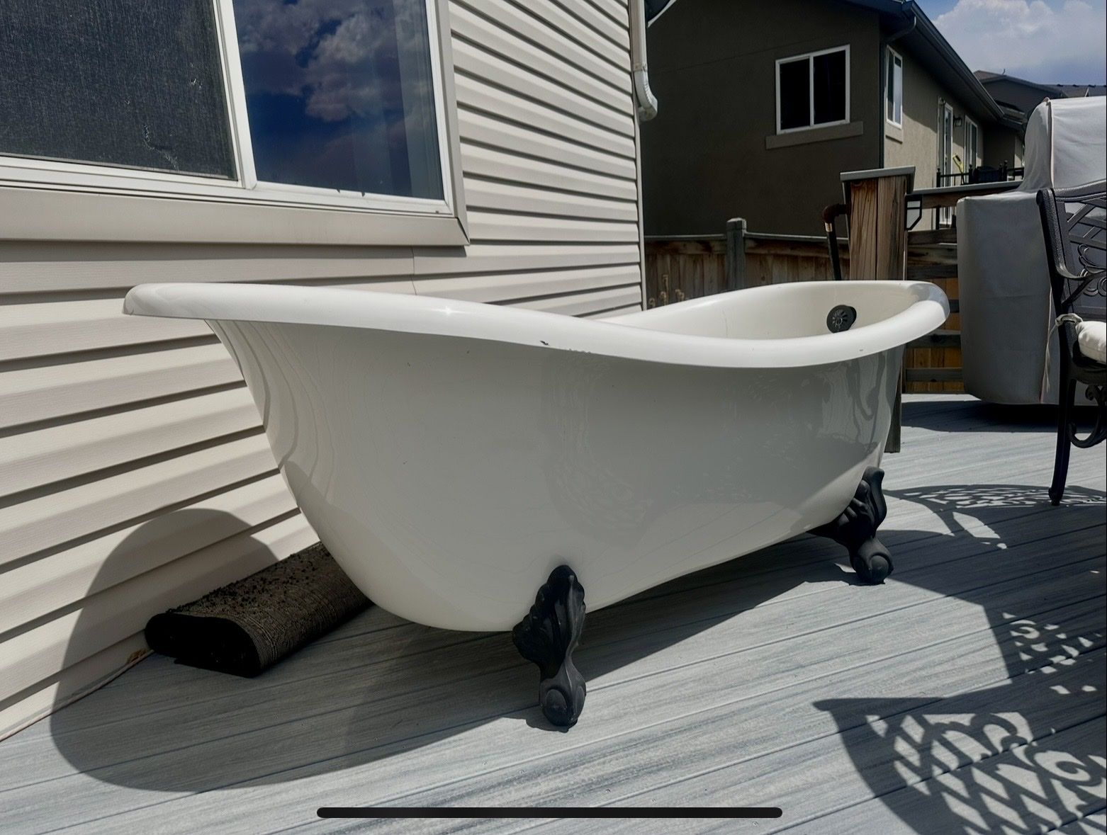 clawfoot tub