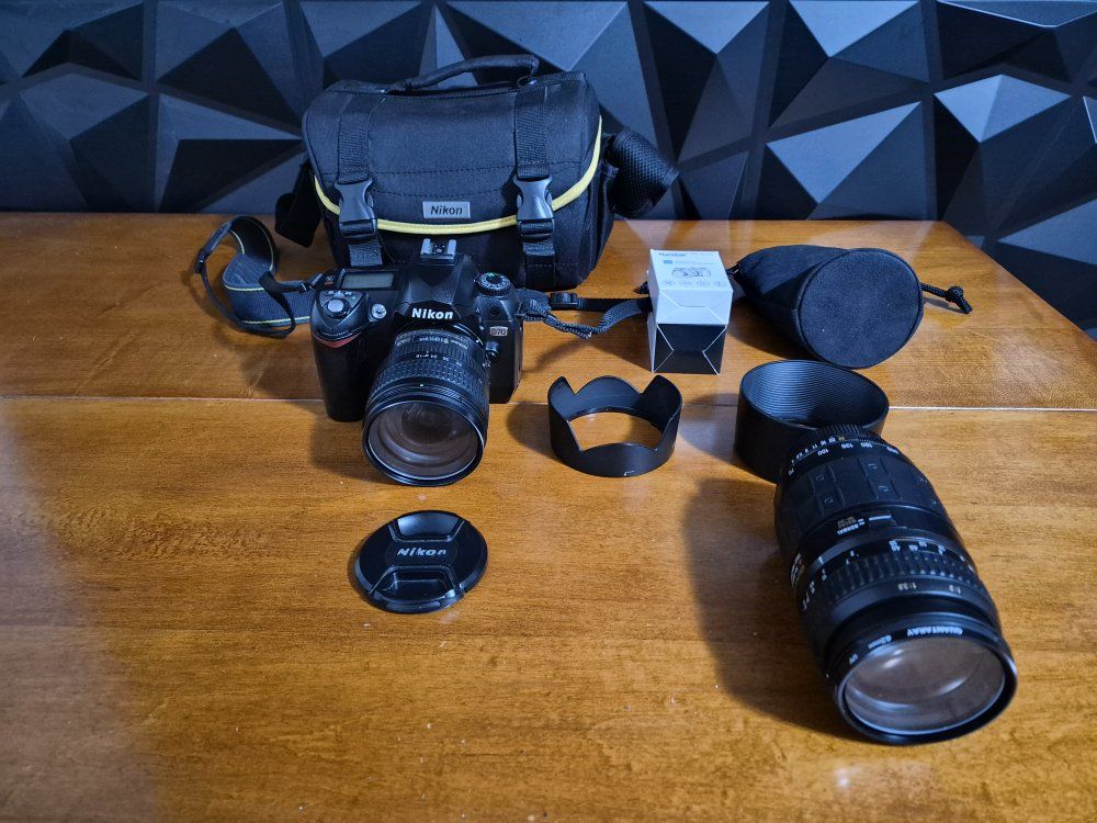 Nikon D70 DSLR Camera Bundle with 18-70mm Lens and Bag
