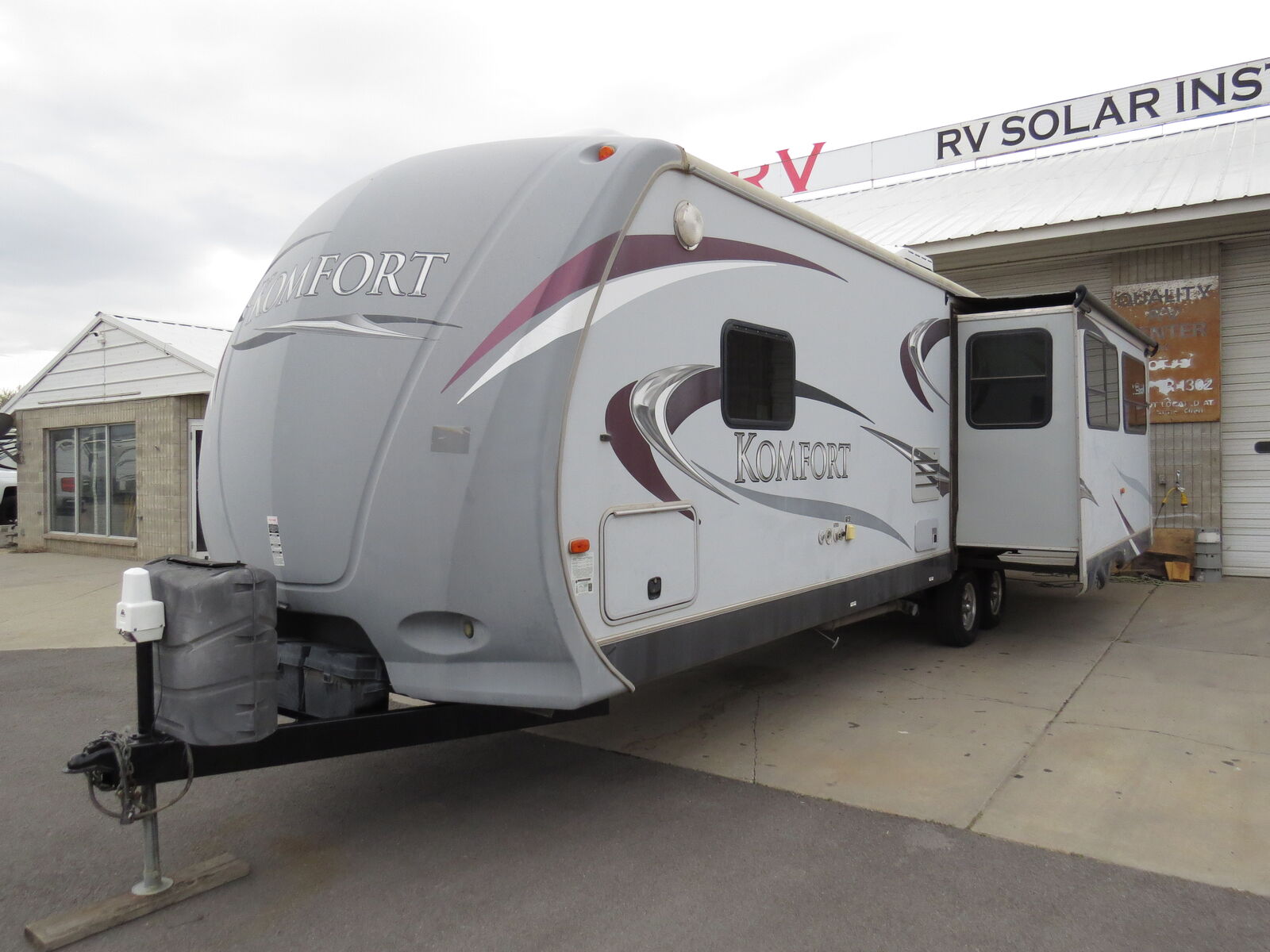 2012 Komfort 2950RE (2 Slides!)