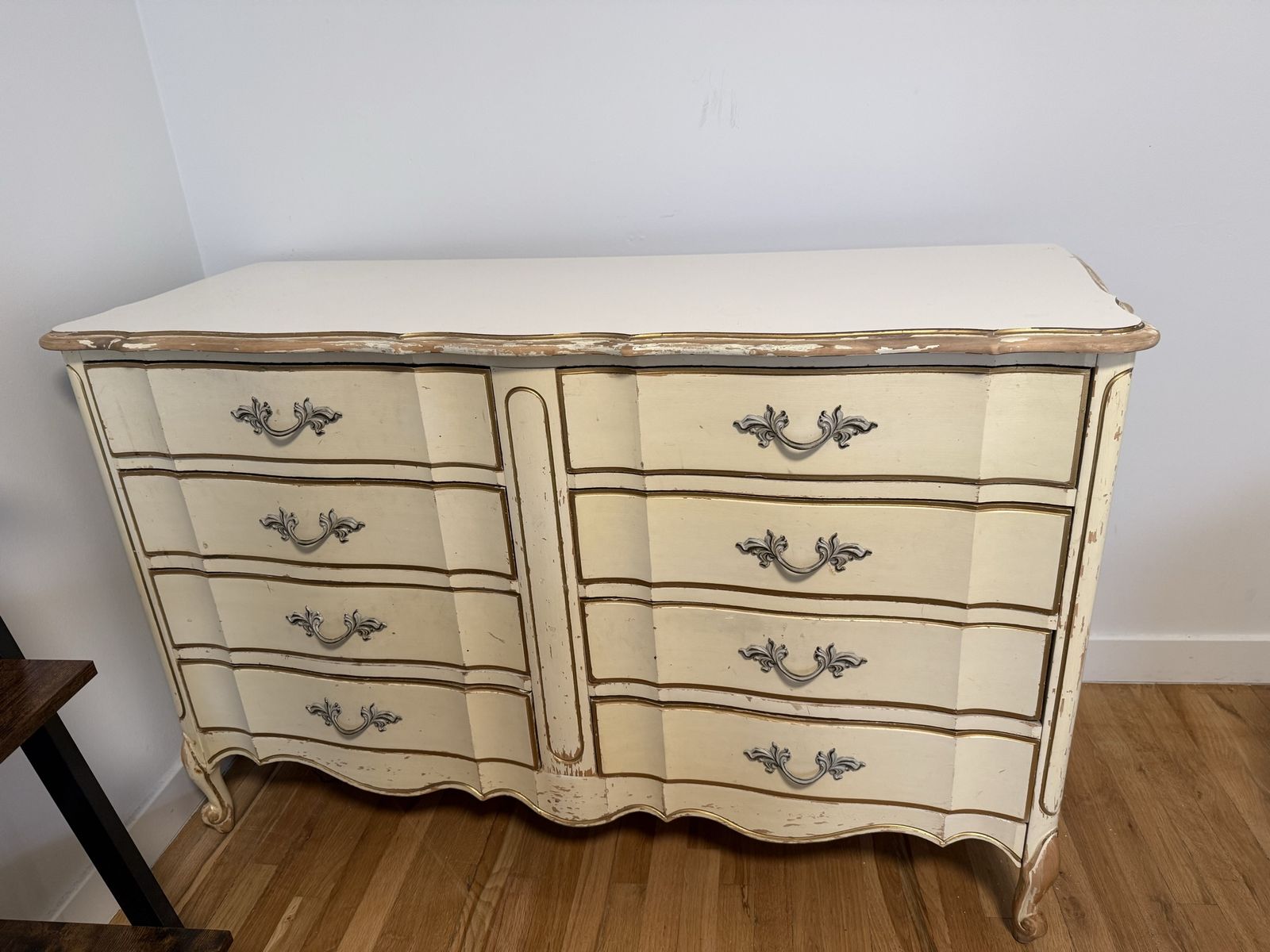 Vintage Dixie dresser 8 drawer