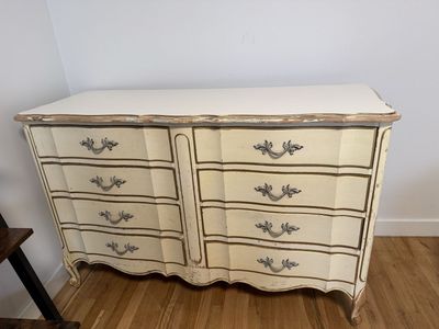 Vintage Dixie dresser 8 drawer