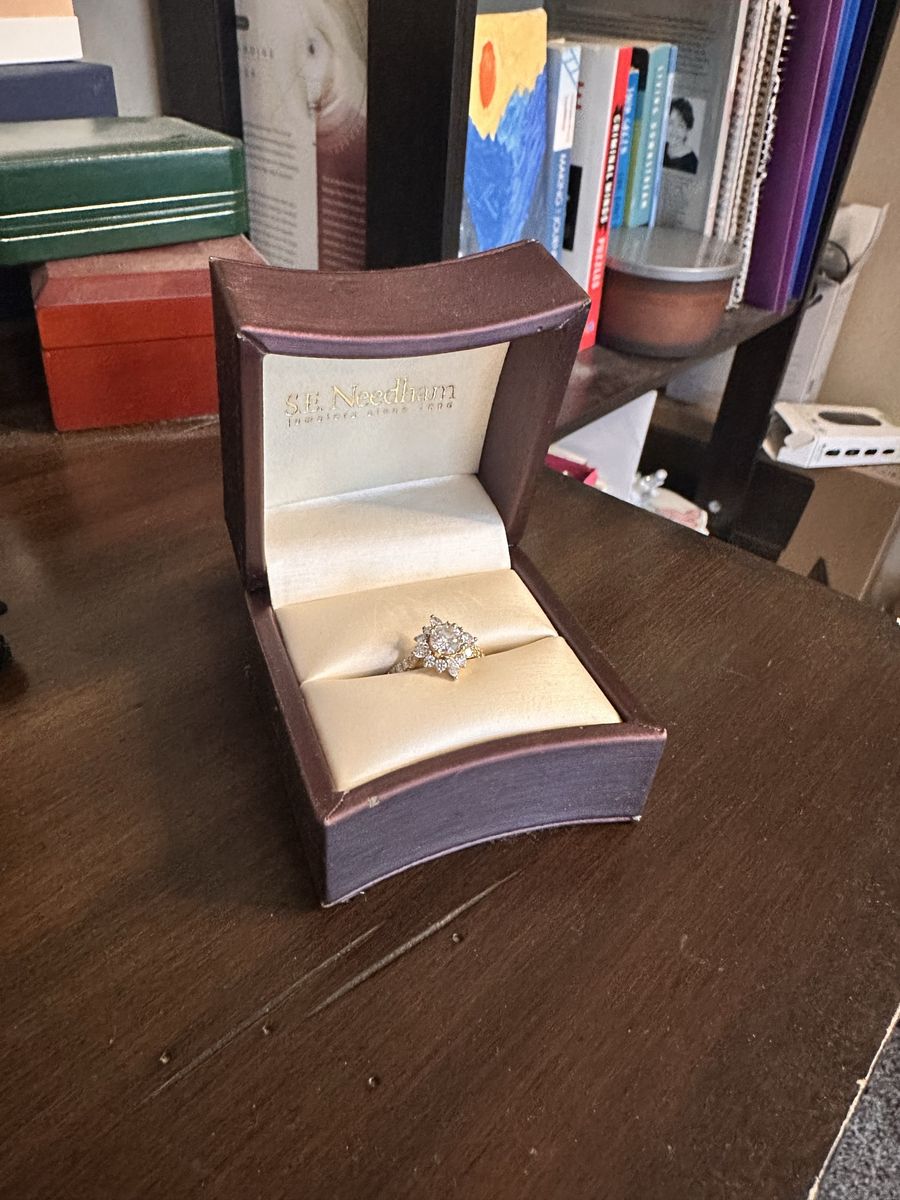 Engagement ring 7.5