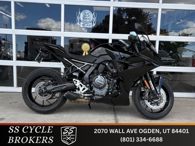 2025 Suzuki GSX-S 8R
