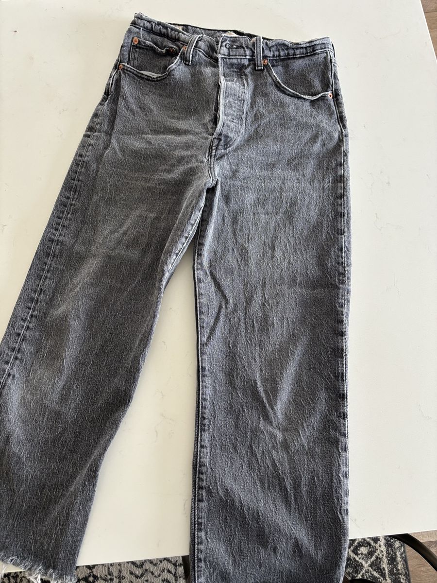 Levi’s Cropped Ribcage Straight Ankle Jeans - Size 30