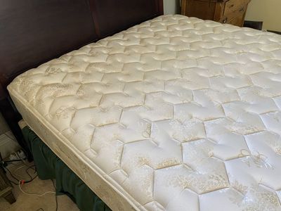 Serta "Olympic" Queen Size Coil Mattress - Excellent Condition, USA Logo