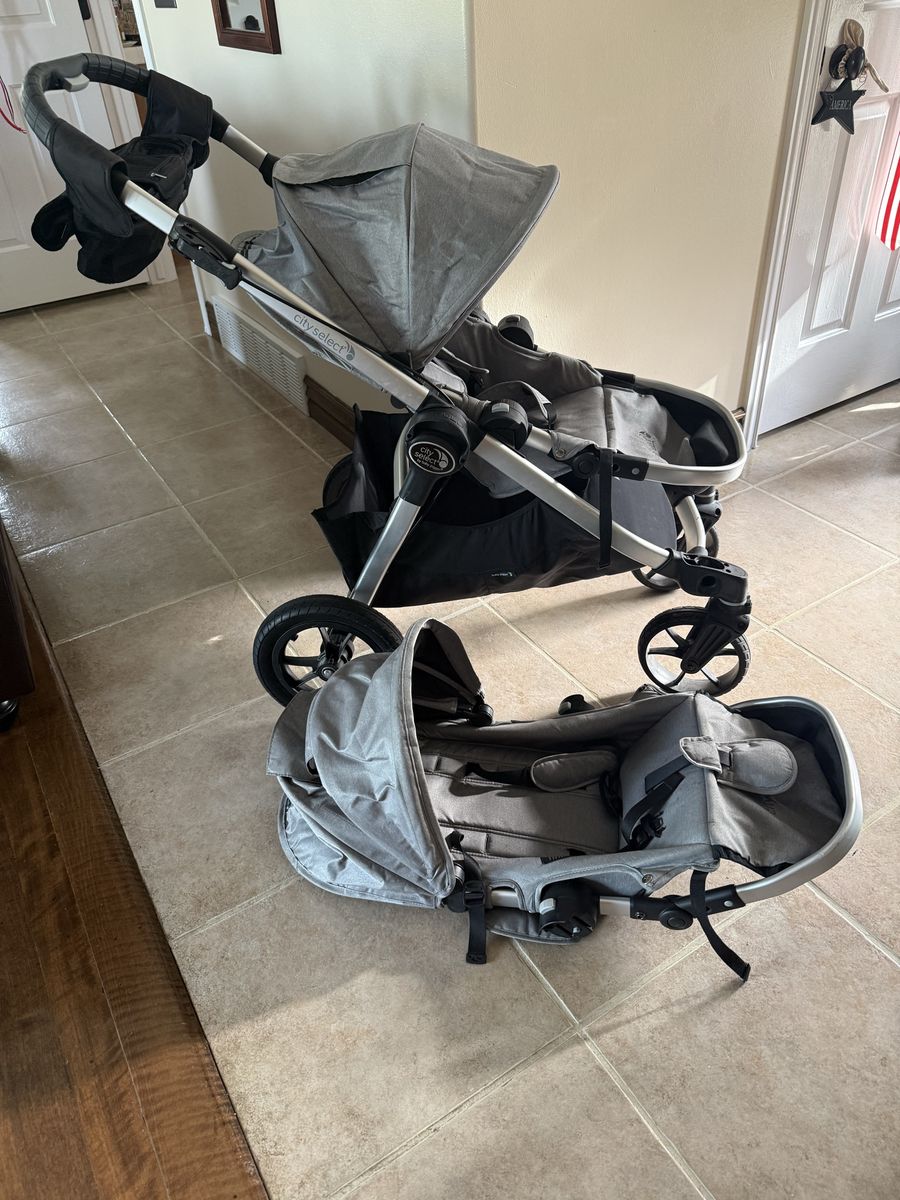 City select by baby jogger double stroller 2 seats but would need front clips ordered. Excellent co