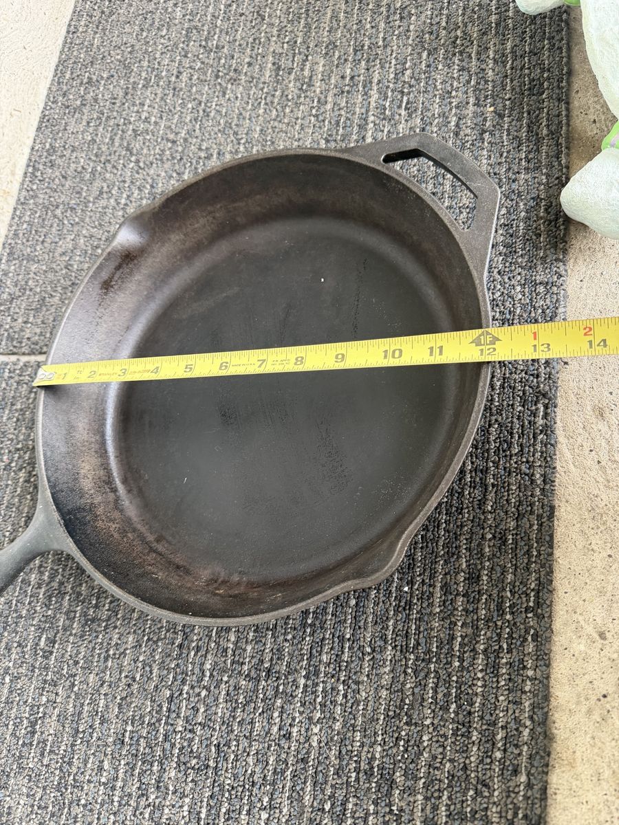 Cast Iron Skillet Pan 12 Inch Diameter Dual Pour Spouts