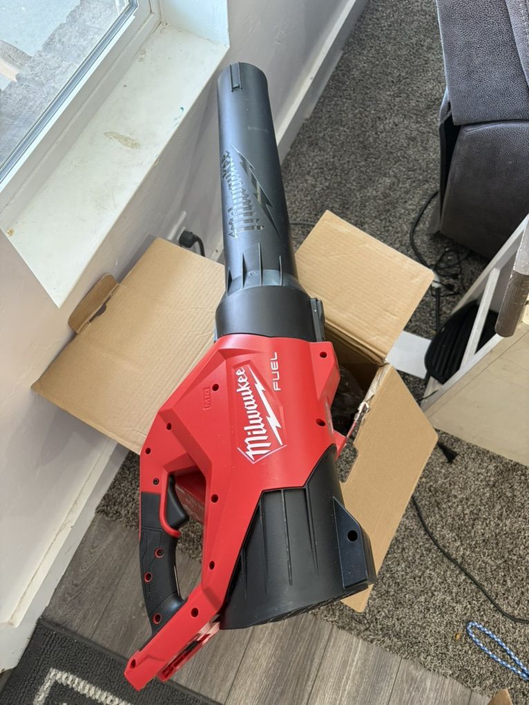 Milwaukee blower