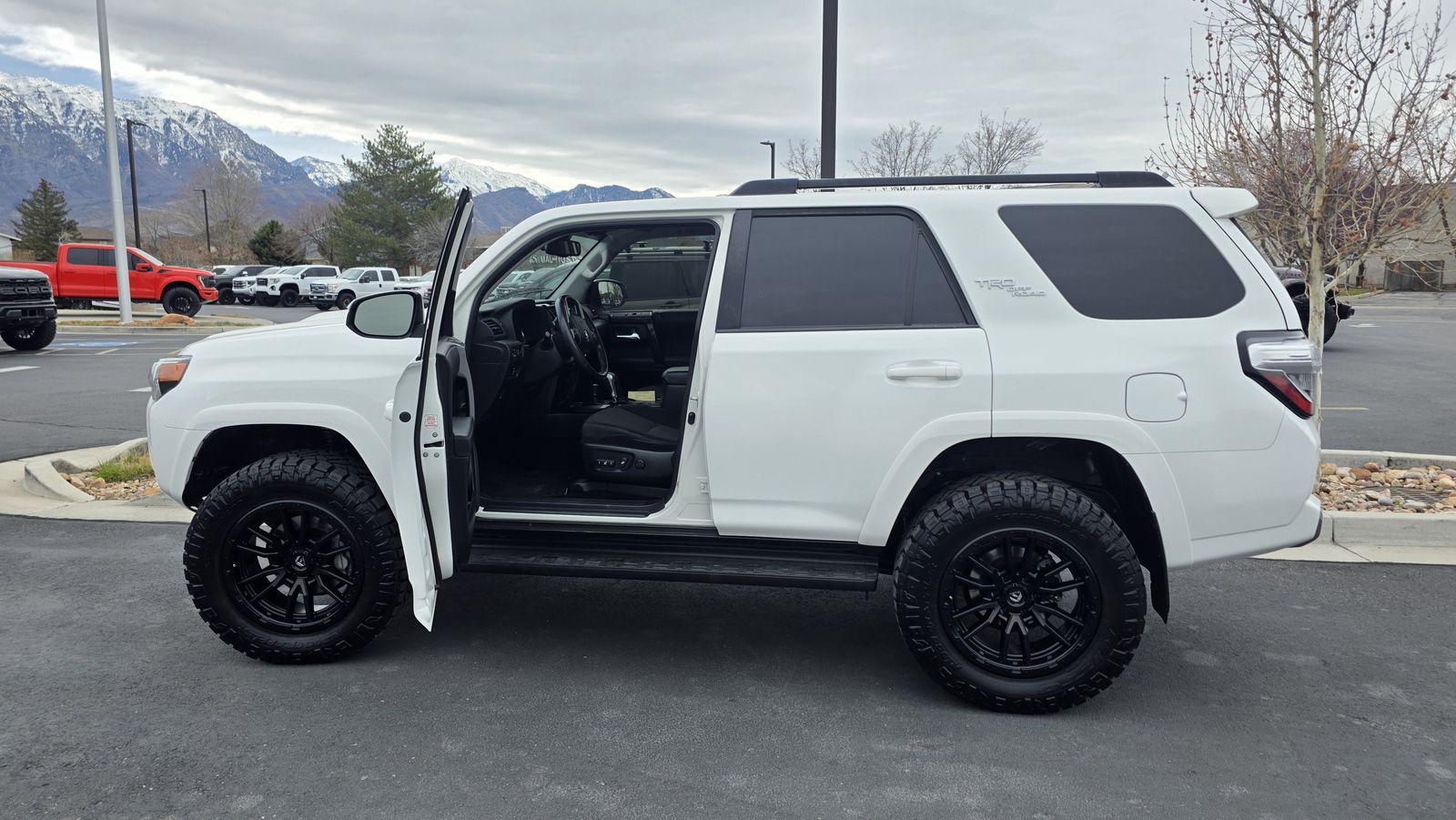 Fuel Off-Road Rebel Wheel and Nitto Ridge Grappler Combo.