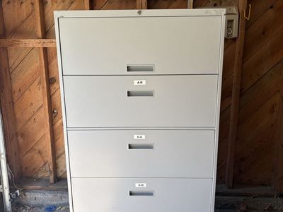 Locking file cabinet with key