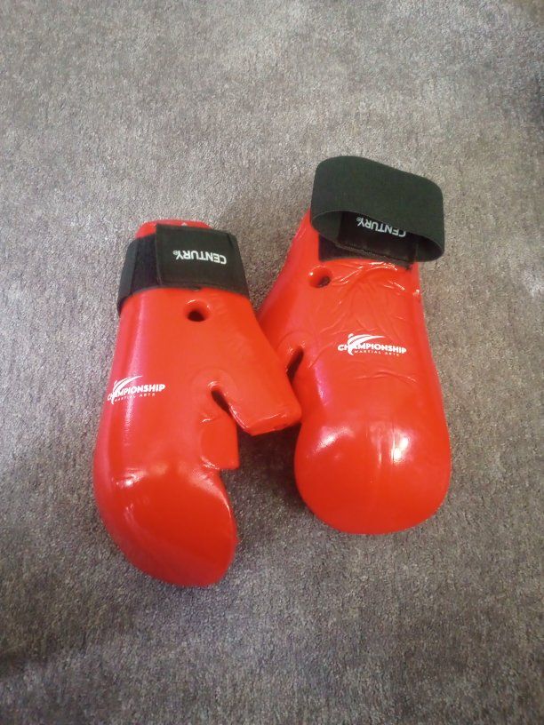 Century Championship Martial Arts (CMA) RED Sparring Gloves Size S