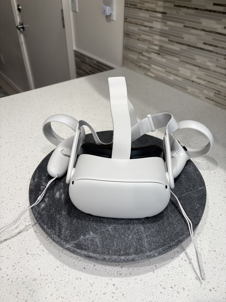 Meta Quest 2 128 GB VR Headset