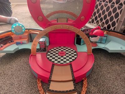 L.O.L. Surprise! O.M.G. Hair Salon's Playset Case